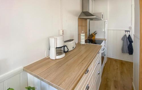 Tived House | Tranquil Lake View Home in Tived - Pet Friendly Retreat