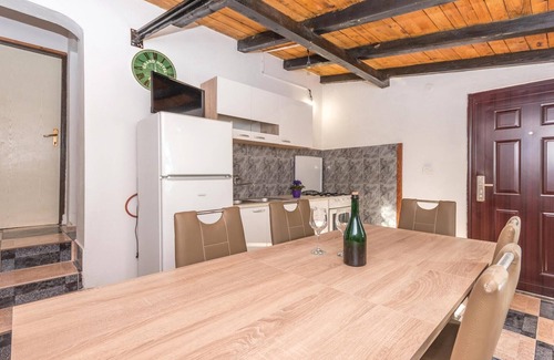 Tkon House | Pet-Friendly 3 Bedroom Retreat in Tkon with Ocean Views