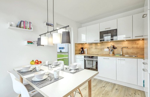 Tossens House | Exceptional 2 Bedroom Accommodation with Lake View in Tossens