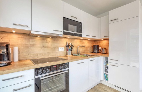 Tossens House | Exceptional 2 Bedroom Accommodation with Lake View in Tossens