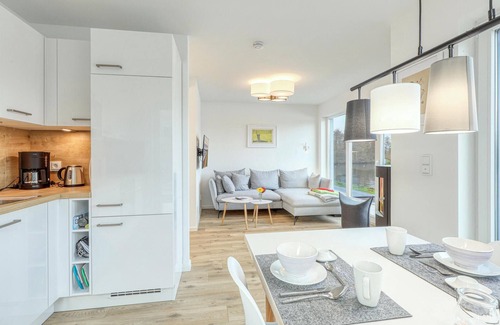 Tossens House | Exceptional 2 Bedroom Accommodation with Lake View in Tossens