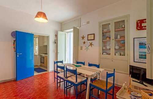 Trani House | Bright Cottage with Oceanfront Views and Spa Amenities