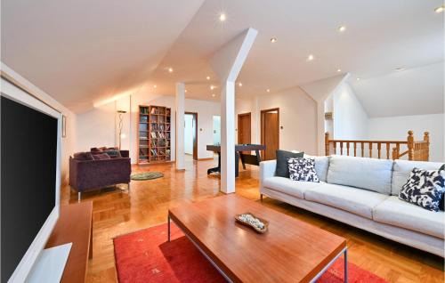 Konjscina House | Inviting Retreat in Turnisce with Relaxing Jacuzzi Access