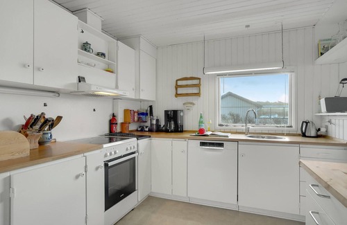 Fjand Badeby House | Cozy 2-Bedroom Getaway in Ulfborg with Ocean View