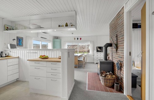 Fjand Badeby House | Cozy 2-Bedroom Getaway in Ulfborg with Ocean View