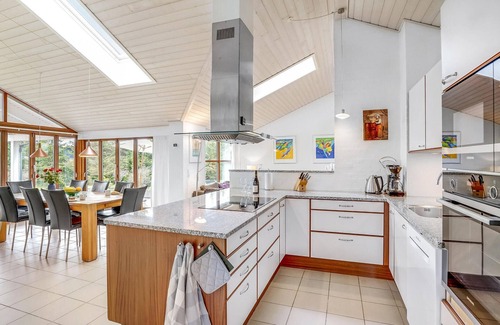 Bøtø By House | Exceptional 4 Bedroom Accommodation with Oceanfront Views