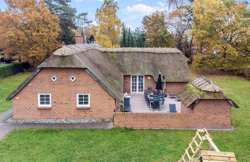 Bøtø By House | Nice home in Væggerløse with sauna