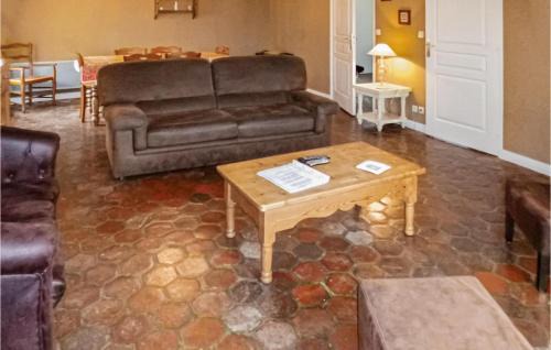 Vaudoy House | Stylish Home in Vaudoy-en-Brie with Pool & Free Wifi