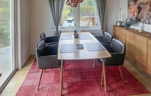 Opp-Norrby House | Nice Home In Vendelsö With Sauna