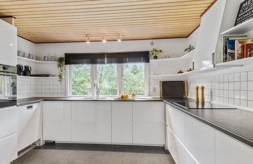 Hoensinge House | Cozy Cottage with Sauna & Hot Tub for Memorable Getaways