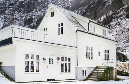 Vik House | Relax in a Cozy Cottage by Framfjord with Scenic Views