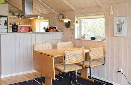 Vinderup House | Cozy Cottage Retreat Near Beach with Ocean and Lake Views