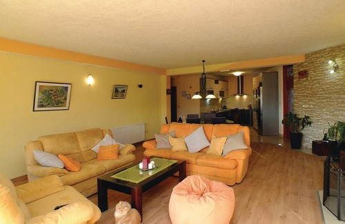 Imotski House | Elegant 5-Bedroom Retreat in Vinjani Donji with Pool