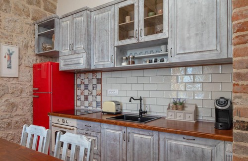 Cove Rogacic House | Experience Family Fun in a Unique Lighthouse with Hot Tub