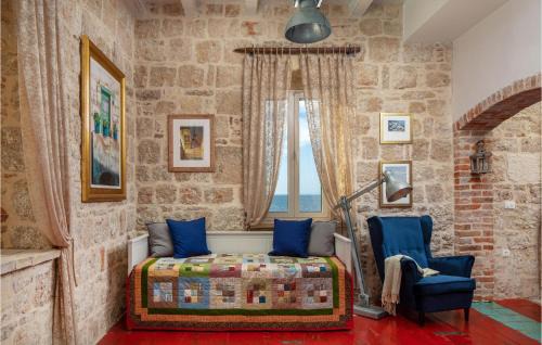 Cove Rogacic House | Inviting Home in Vis with Oceanfront Hot Tub & Kitchen