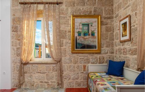 Cove Rogacic House | Inviting Home in Vis with Oceanfront Hot Tub & Kitchen