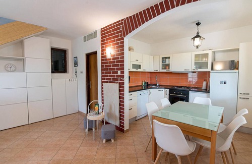 Vrsi House | Experience a Dream Vacation by the Oceanfront Retreat