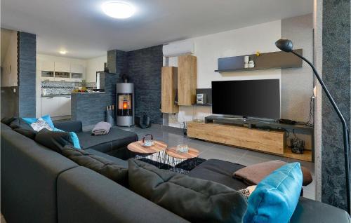 Karlovac House | Inviting Retreat in Zadoborje with Heated Pool & Hot Tub