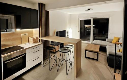 Sveti Ivan Zelina House | Nice Home In Zadrkovec With Wifi