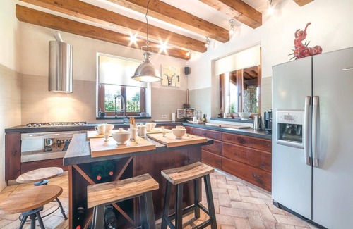 Pieve di Chio House | Relaxing Country Home with Pool and Spa for Discerning Guests