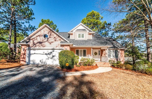 Pinehurst House | Explore a Family-Friendly Retreat Near Golf with Pool Access