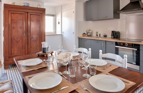 Plovan House | Ideal Getaway Amid Ocean and Nature with Family Amenities