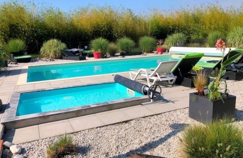 Bourran House | Inviting Lot-et-Garonne House with Pool and Terrace Retreat