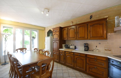 Sablet House | Tranquil Retreat with Private Pool and Lush Garden Oasis