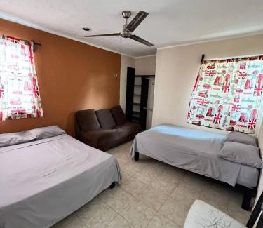 Merida Municipality House | Pet-Friendly Bonita Casa with AC & Wifi for Families