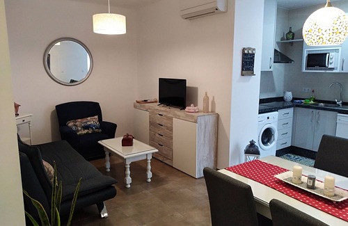 Cordoba House | Inviting Cordoba House with Large Solarium & Spa Amenities