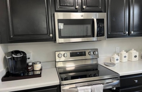 Clayton House | Relaxing Retreat with Pool and Ocean View Amenities