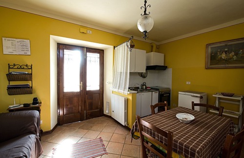 Castelnuovo di Garfagnana Apartment | Inviting 6-Person Apartment with WIFI, Parking & Pool