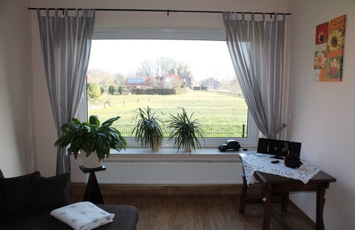 Wettringen House | Spacious Apartment for 6: Pet-Friendly & Guest Rated 9.8