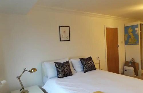 Binley House | Nice Large Room in Coventry