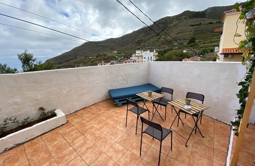 Los Silos Apartment | Cozy Mountain Apartment: Family & Pet Friendly Retreat