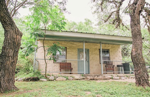 Uvalde County Cabin | Nice Little Cabin in the Woods, Frio River Frontage
