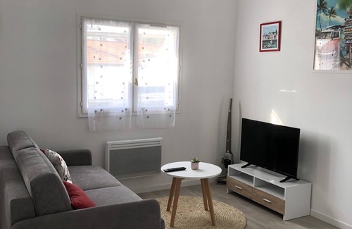 Behobie Apartment | Cozy Ocean View Retreat: Guest Rated 9.6/10 with Spa