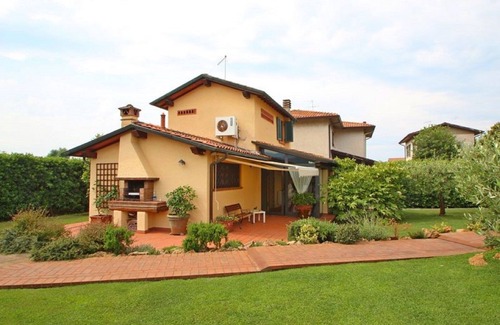 Pietrasanta House | Cozy Beach House with Garden & Ocean View - Guest Rated 9.6