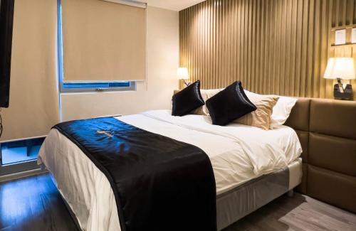 Matandang Balara Apartment | Inviting One-Bedroom Condo with Pool in Commonwealth QC