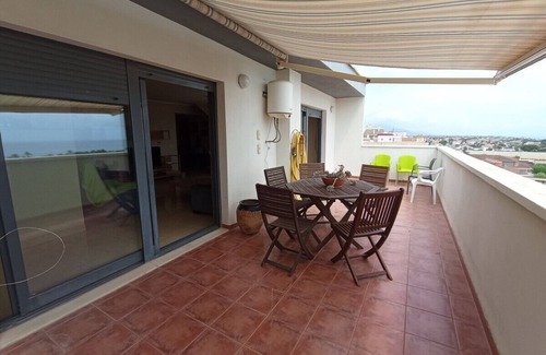 Vinaros Apartment | Beautiful Penthouse with Ocean View, Steps from the Beach