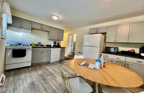 Middletown House | Budget-Friendly Stay with Family Amenities for Your Enjoyment