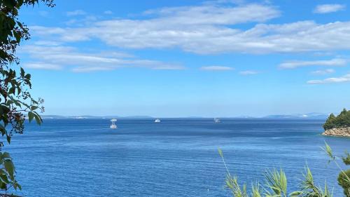 Stanici Apartment | Inviting Oceanfront Retreat with 10/10 Guest Rating