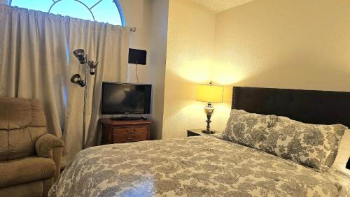 The Section Seven House | Cozy Private Room Near Red Rock & Las Vegas Strip