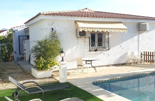 La Colina House | Tranquil Cottage Retreat with Pool and Spa Amenities