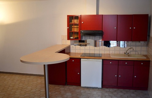 Centre Historique Apartment | Tranquil City Center Studio with Spa and Breakfast