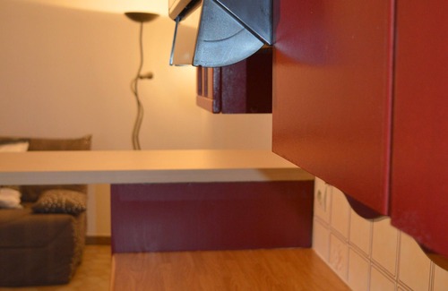 Centre Historique Apartment | Tranquil City Center Studio with Spa and Breakfast