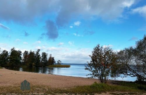 Lappe House | Pet-Friendly Cottage by Lake Hjalmaren with Perfect Ratings