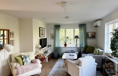Lappe House | Pet-Friendly Cottage by Lake Hjalmaren with Perfect Ratings
