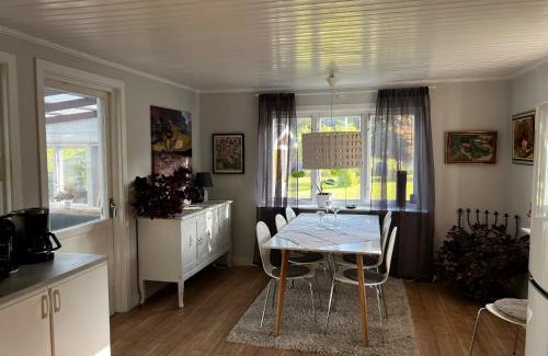Lappe House | Pet-Friendly Cottage by Lake Hjalmaren with Perfect Ratings