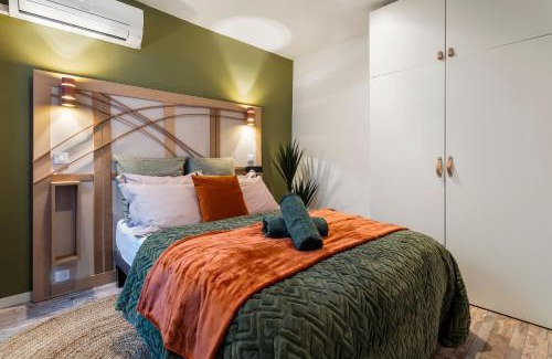 Jean-Medecin Apartment | Chic Escape at Nice Renting - 9b Massena with Family Amenities